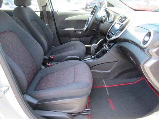 Used 2017 Chevrolet Sonic LT w/ Fun and Sun Package FWD image 10