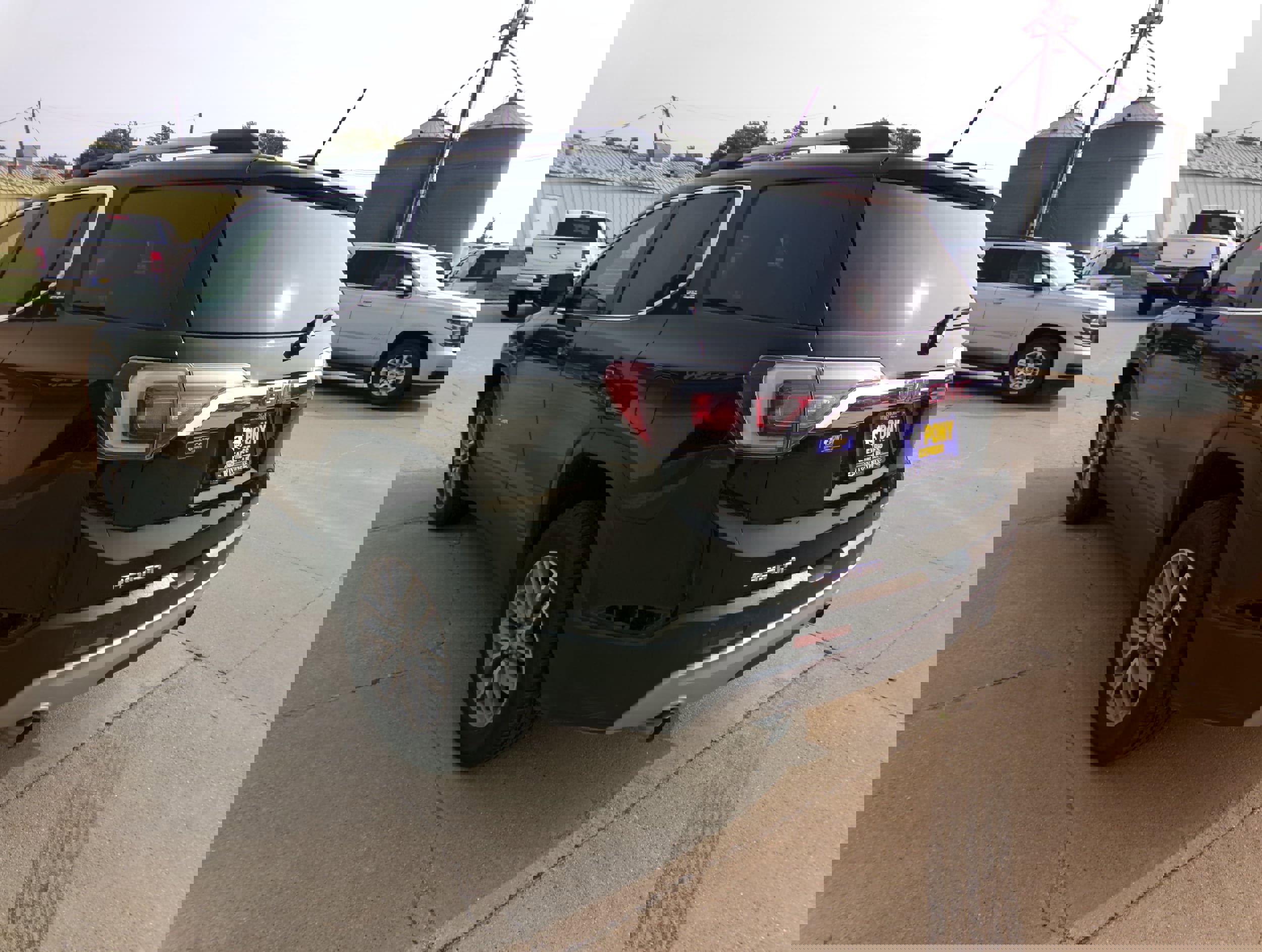 Used 2018 GMC Acadia SLE w/ LPO, Black Accent Package image 5