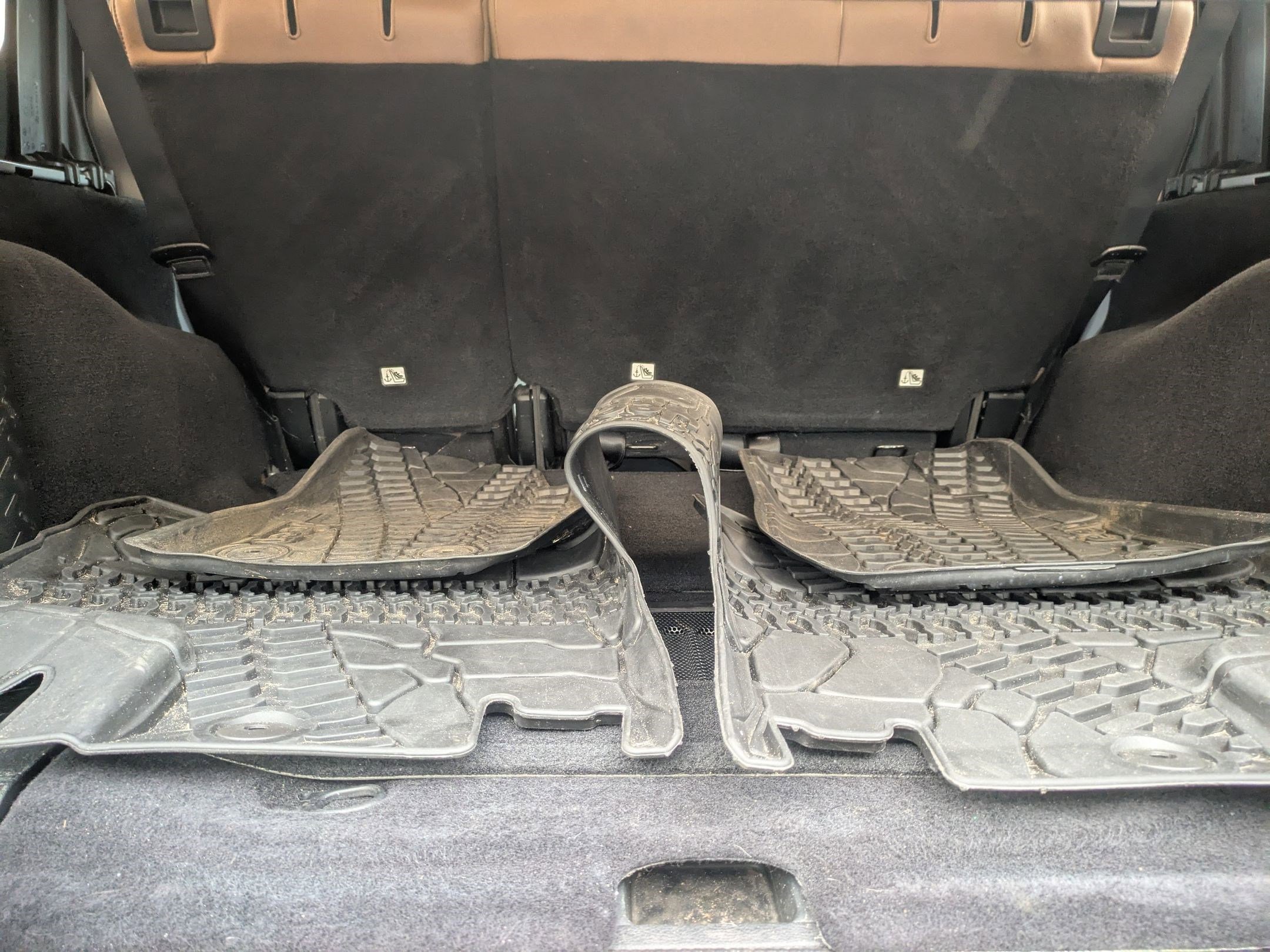 Used 2018 Jeep Wrangler Unlimited Sahara w/ Connectivity Group image 18