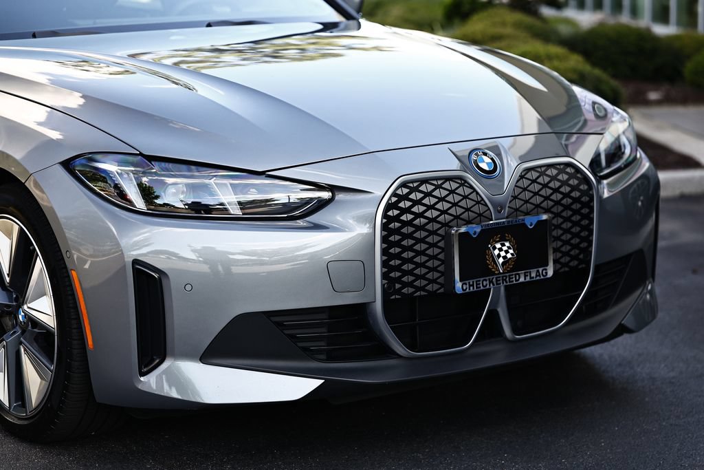 Used 2025 BMW i4 xDrive40i w/ Premium Package AWD/4WD image 2