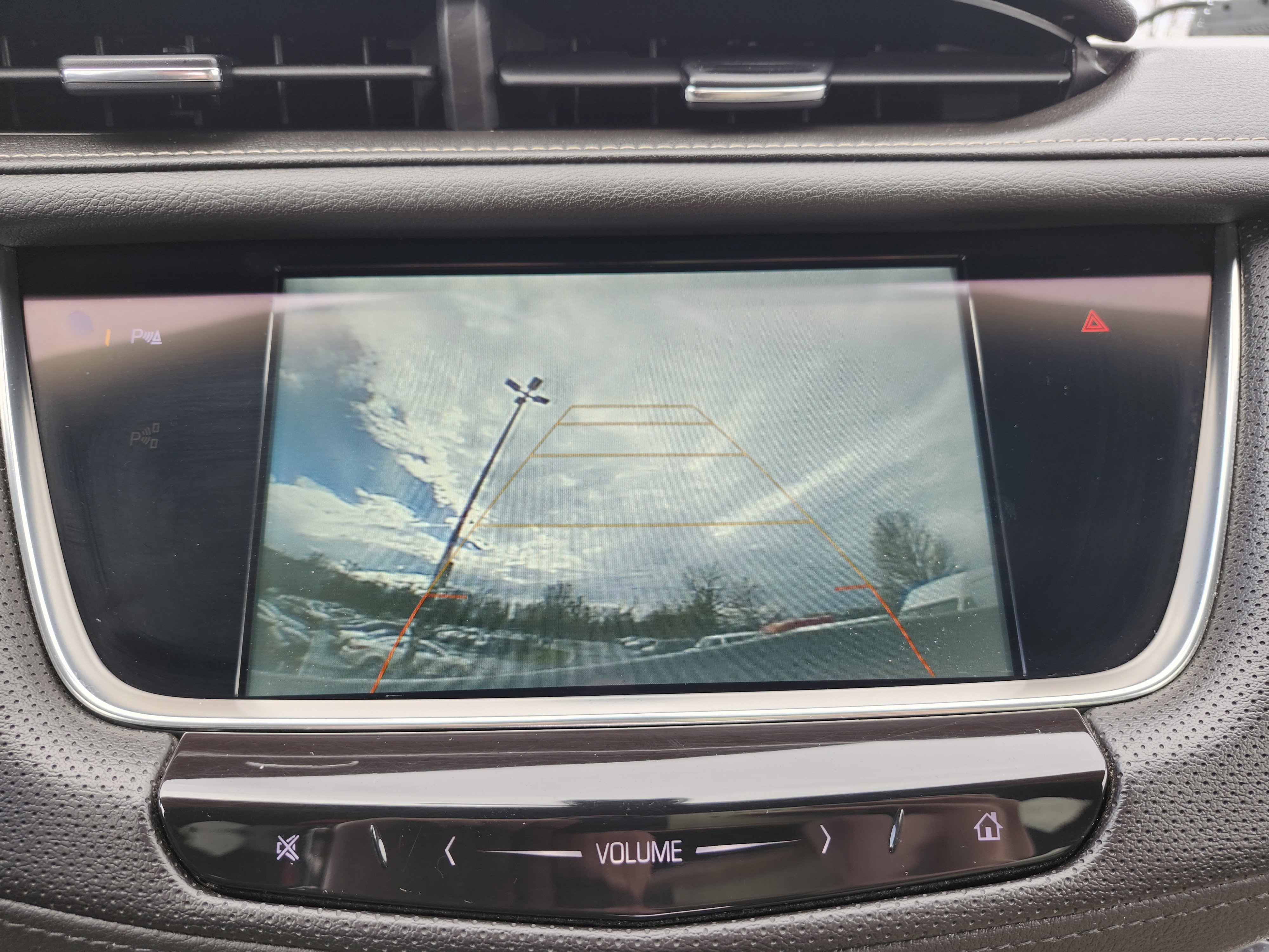 Used 2018 Cadillac XT5 AWD image 2