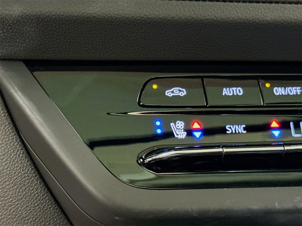 Certified 2023 Buick Envision Avenir image 19