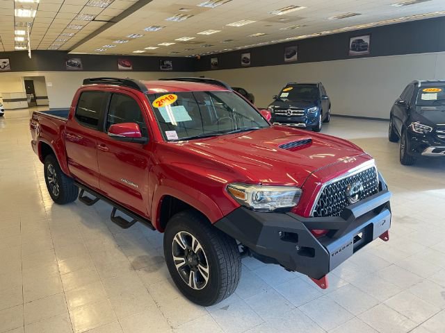 Used 2018 Toyota Tacoma TRD Sport image 2
