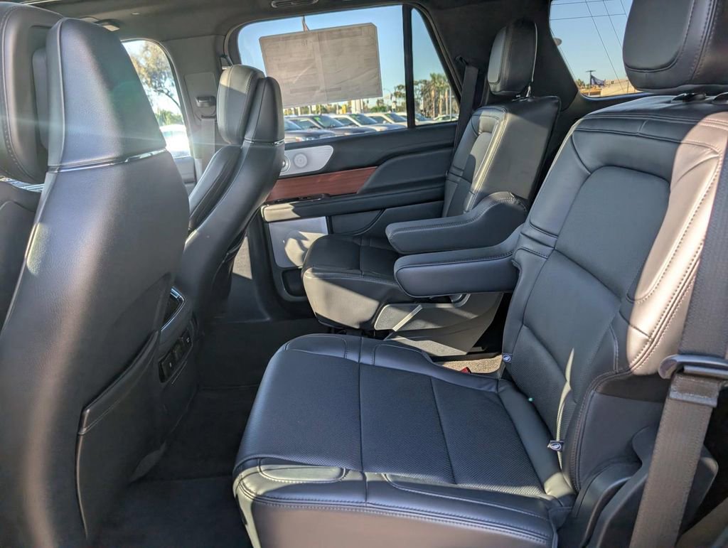 Used 2024 Lincoln Navigator Reserve image 11