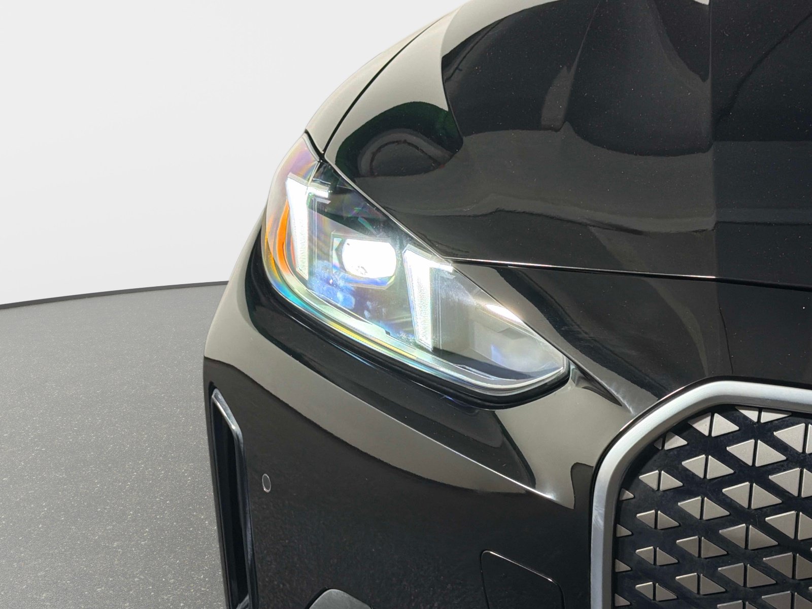 Used 2025 BMW i4 eDrive40 RWD image 9