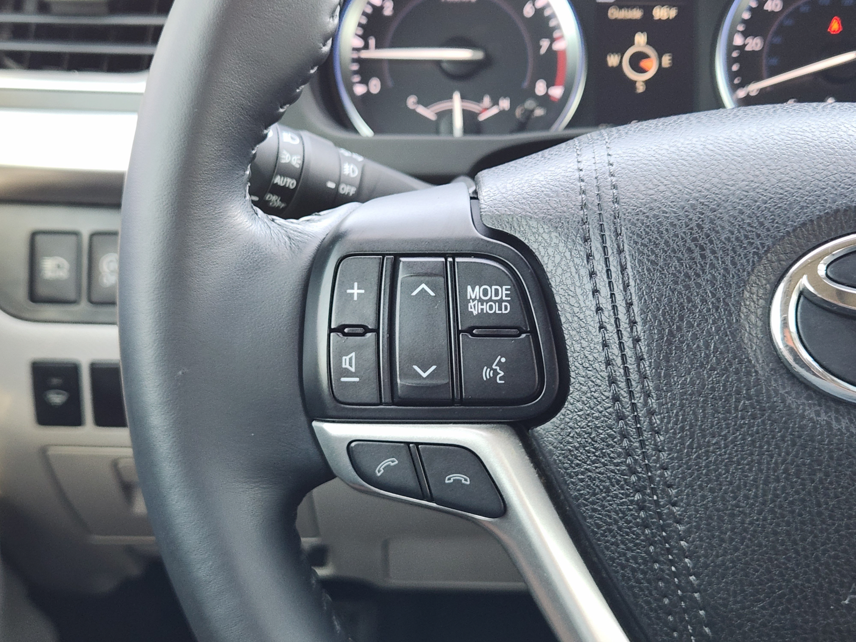 Used 2017 Toyota Highlander XLE AWD/4WD image 22