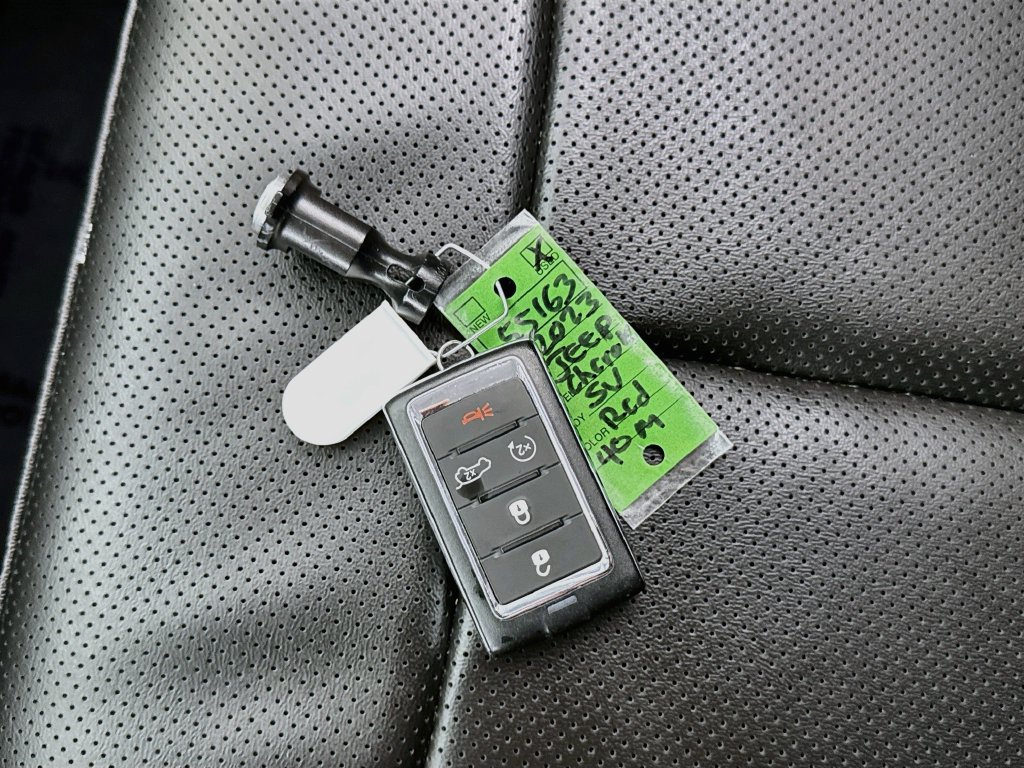 Used 2023 Jeep Grand Cherokee 30th Anniversary AWD/4WD image 32
