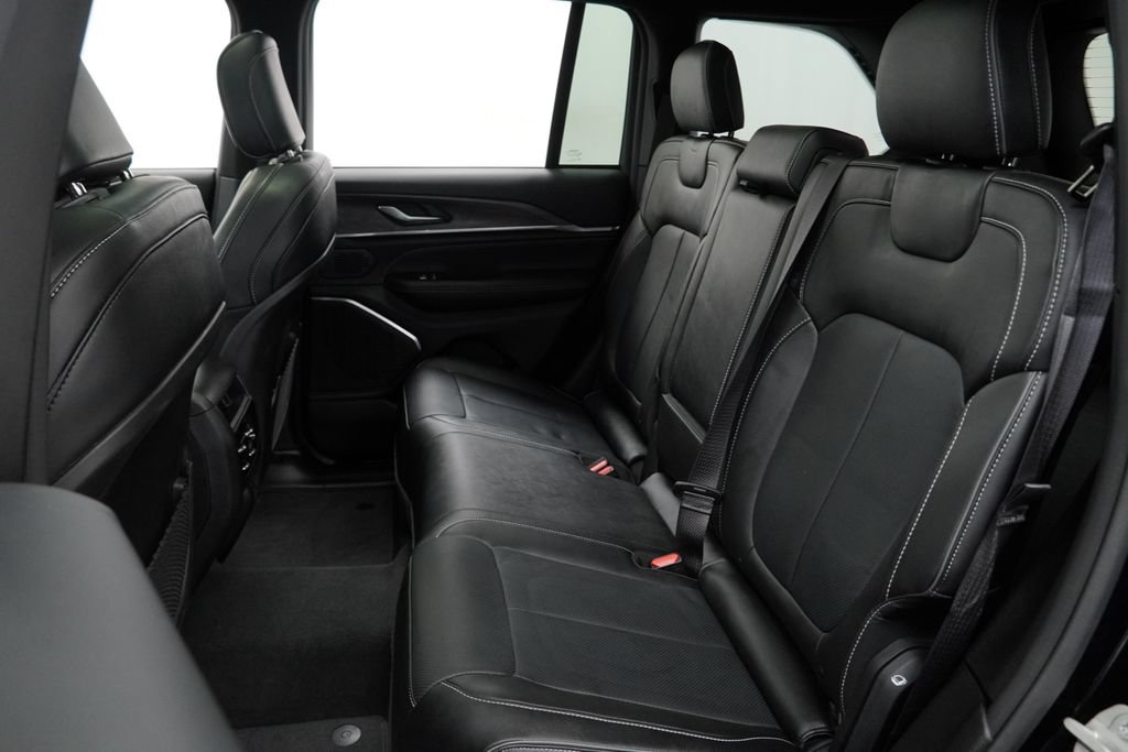 Certified 2023 Jeep Grand Cherokee Overland AWD/4WD image 19