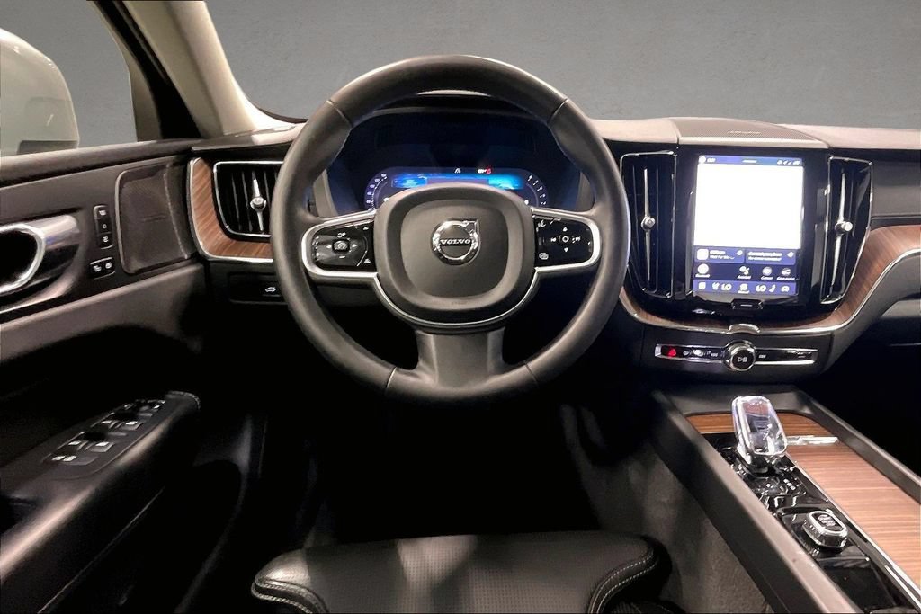 Certified 2023 Volvo XC60 B6 Ultimate w/ Climate Package AWD/4WD image 9