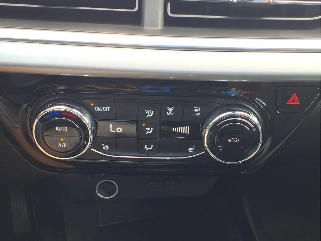 Used 2024 Chevrolet Trax LT w/ Driver Confidence Package FWD image 19