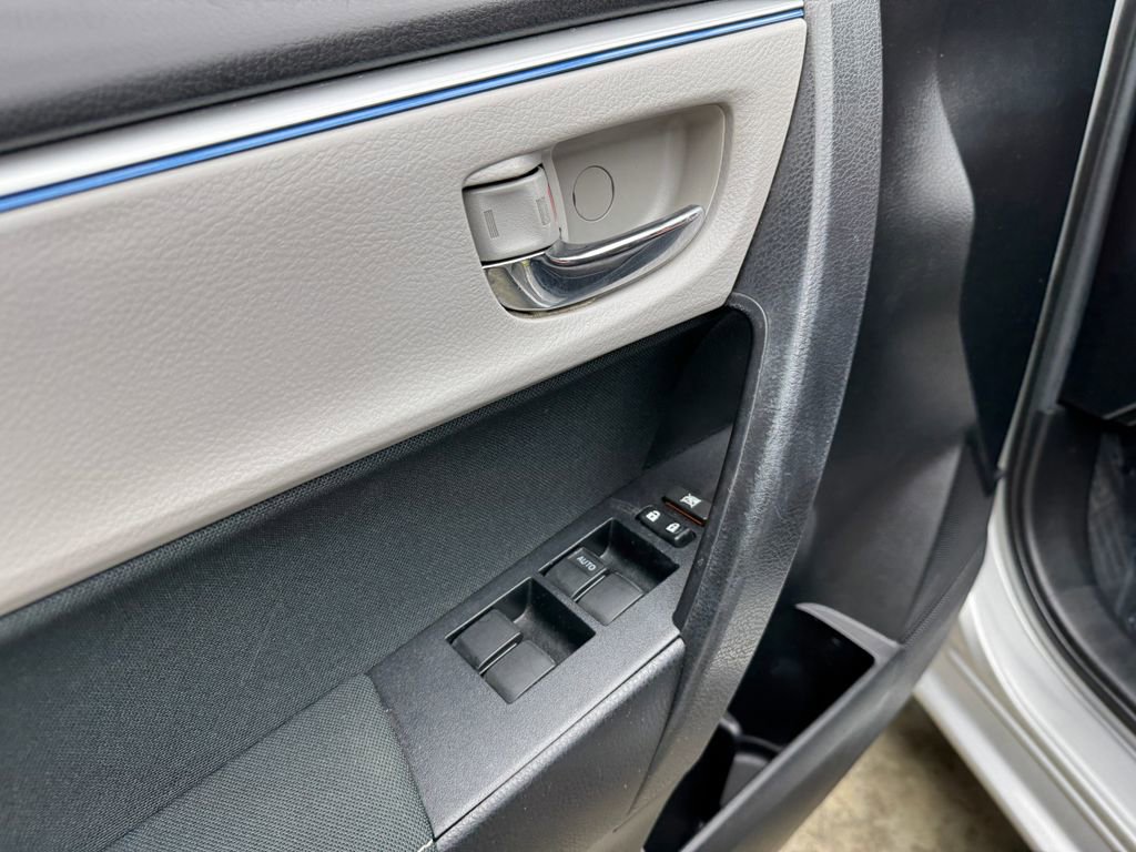 Used 2016 Toyota Corolla LE image 9