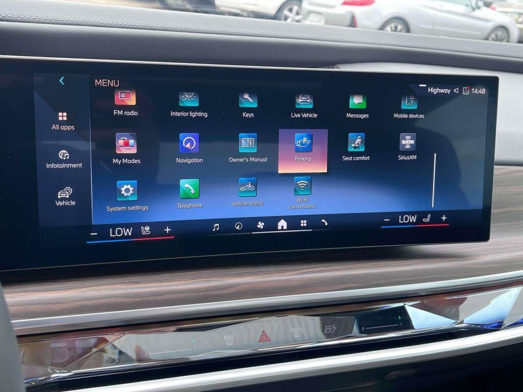 Used 2025 BMW 740i xDrive w/ Premium Package AWD/4WD image 26