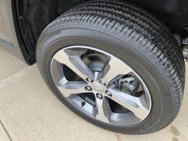 Certified 2025 Jeep Grand Cherokee Limited w/ Luxury Tech Group II image 27