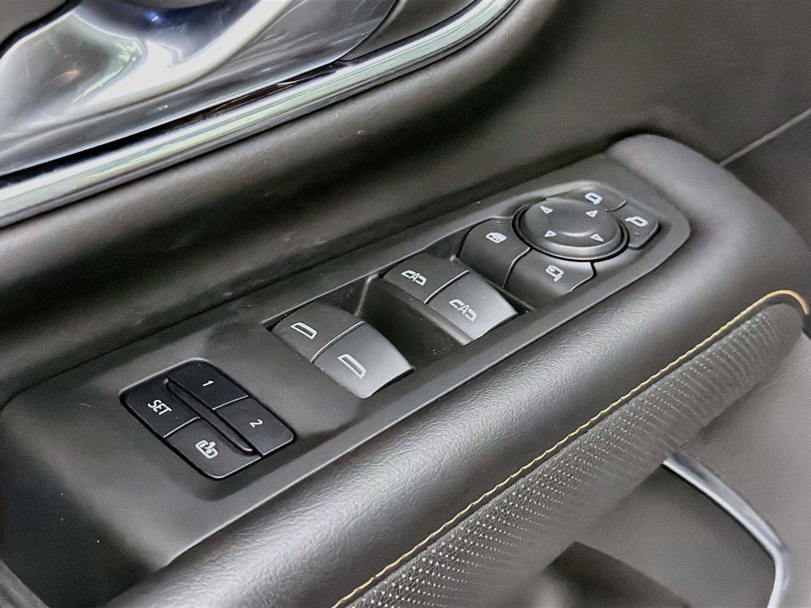 Used 2022 GMC Yukon XL AT4 AWD/4WD image 24