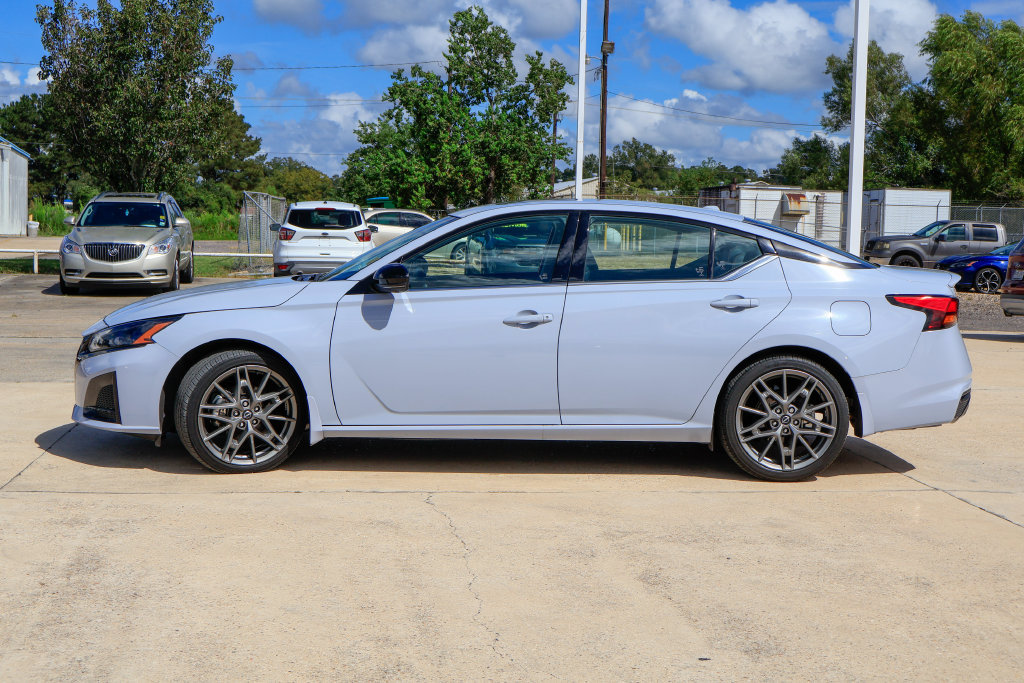 Used 2023 Nissan Altima 2.0 SR FWD image 25