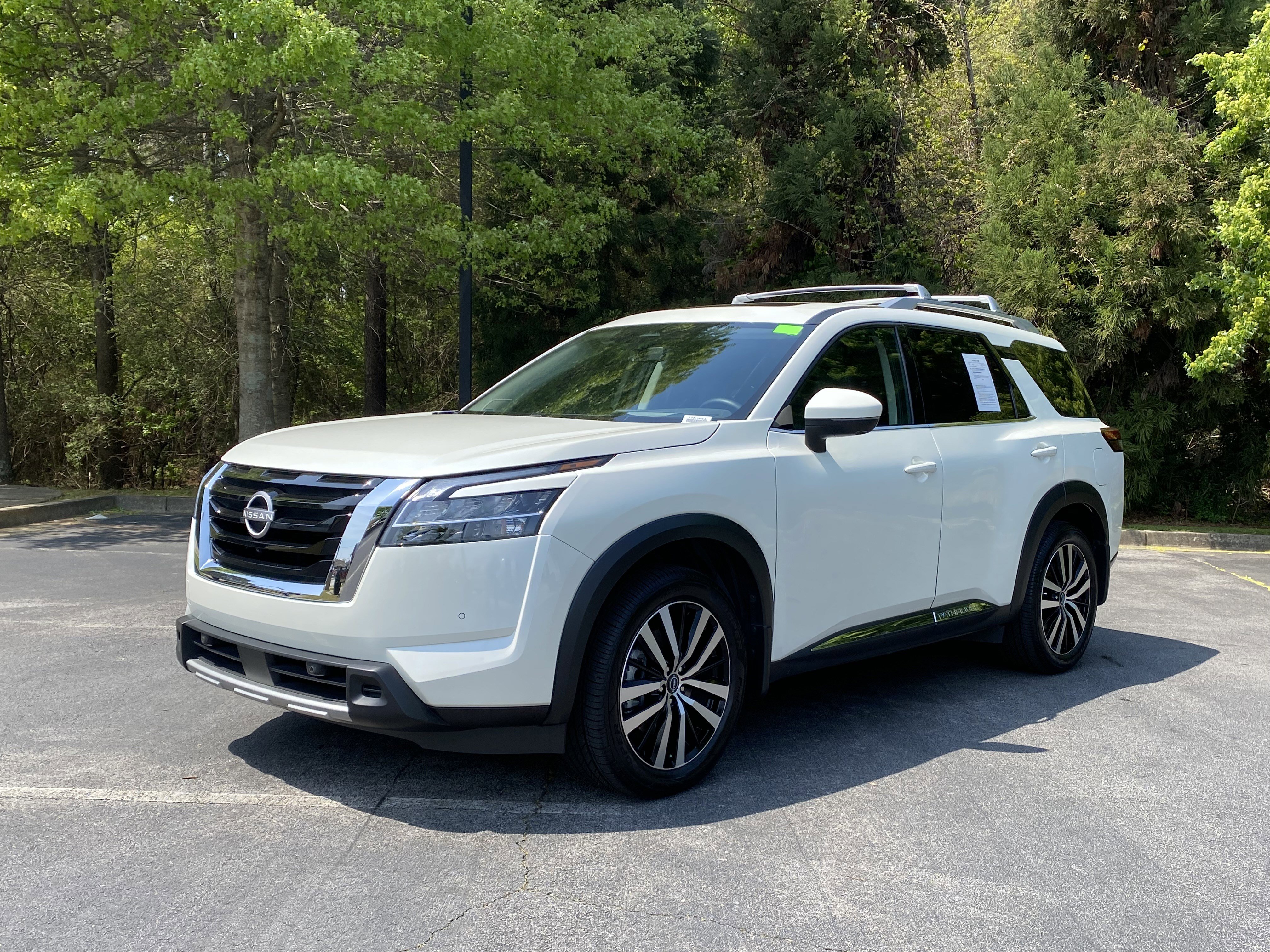 Used 2024 Nissan Pathfinder Platinum image 5