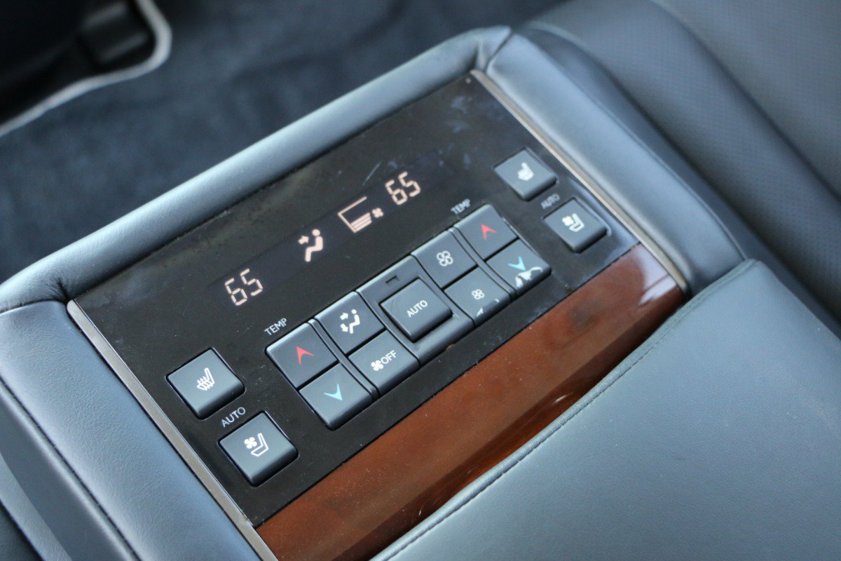 Used 2021 Lexus LX 570 4WD w/ Luxury Package image 34