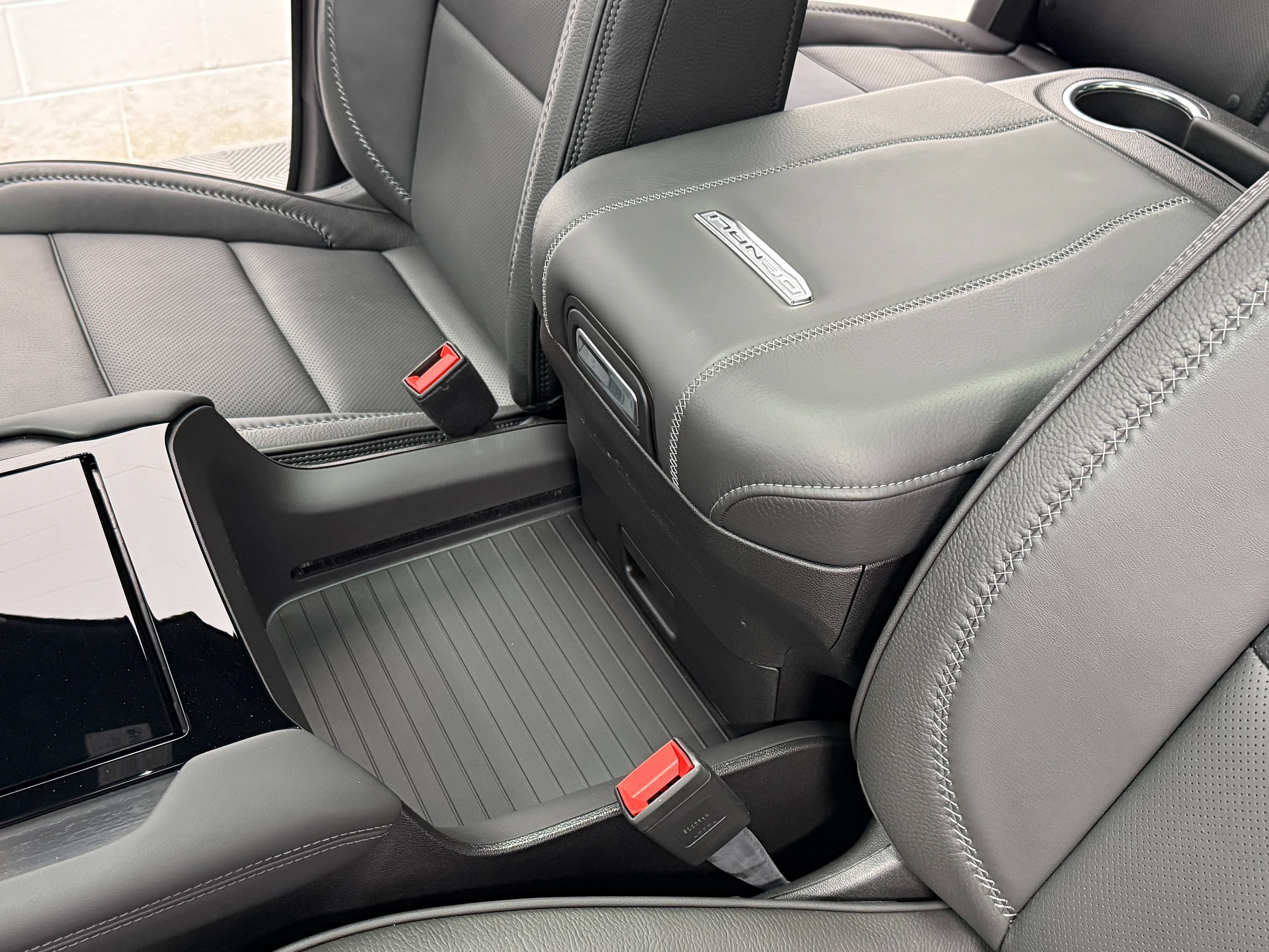 Used 2026 GMC Yukon XL Denali w/ Advanced Technology Package AWD/4WD image 40