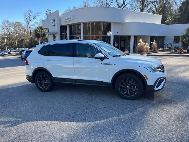 Used 2024 Volkswagen Tiguan SE image 2