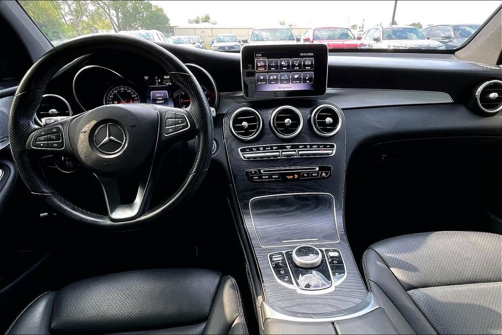 Used 2019 Mercedes-Benz GLC 350e 4MATIC w/ Premium Package image 18