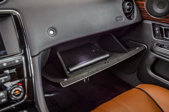 Used 2017 Jaguar XJ R-Sport image 36