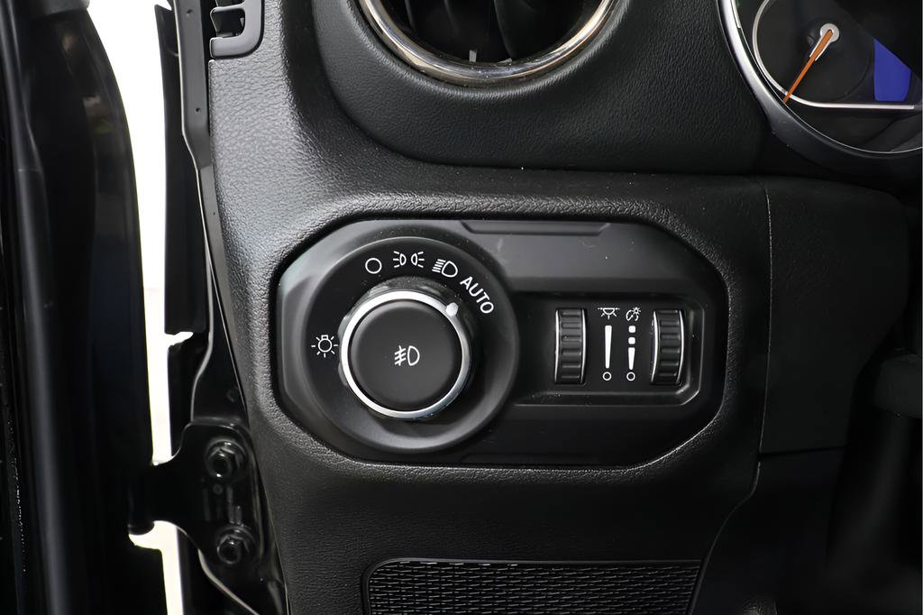 Used 2021 Jeep Wrangler Unlimited Sahara AWD/4WD image 20