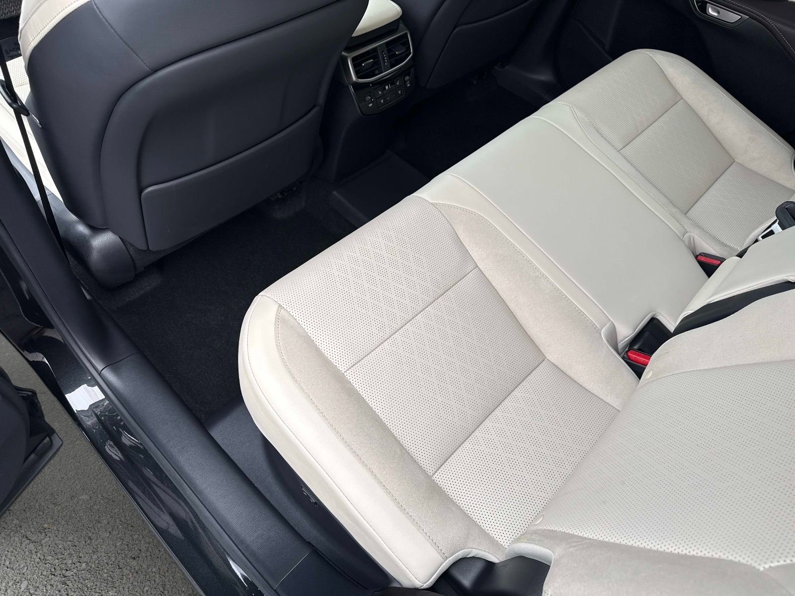 Used 2025 Lexus RX 450h AWD w/ Luxury Package image 14