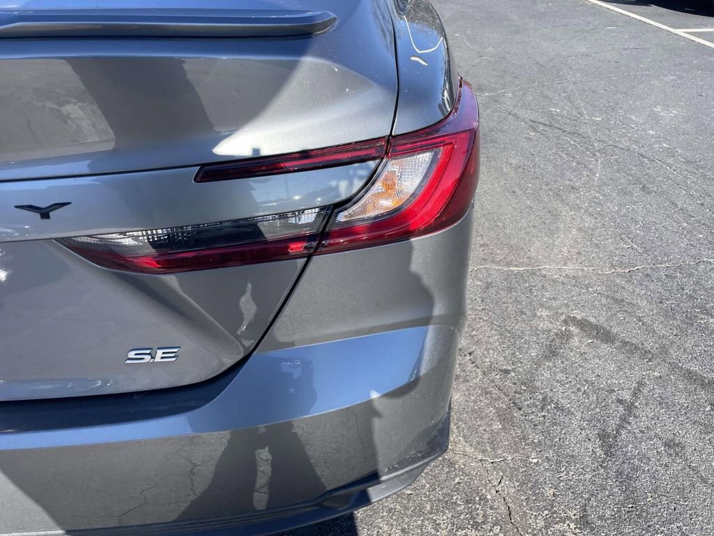 Used 2020 Toyota Camry XSE image 18