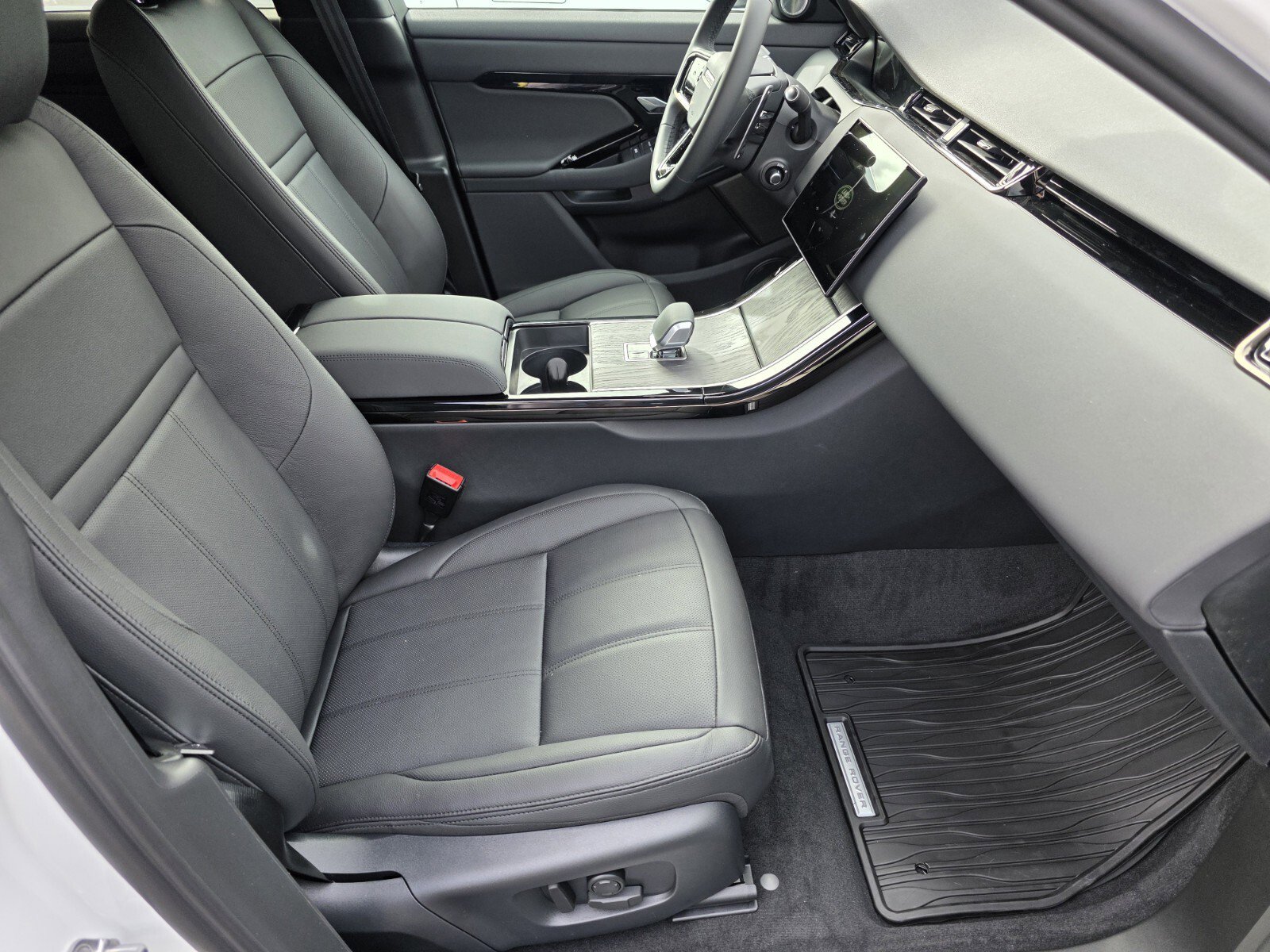 New 2026 Land Rover Range Rover Evoque Dynamic SE image 3