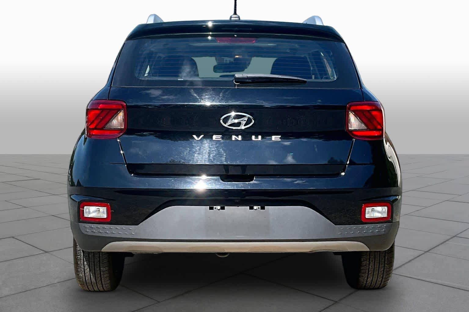 Used 2025 Hyundai Venue SEL FWD image 5