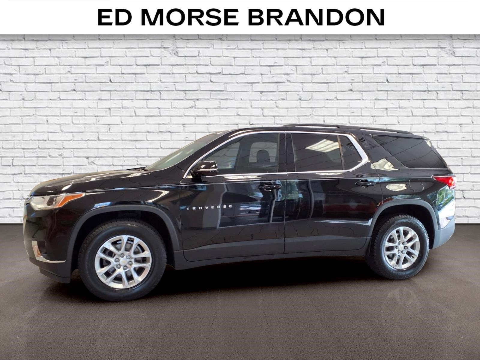 Used 2019 Chevrolet Traverse LT FWD image 2