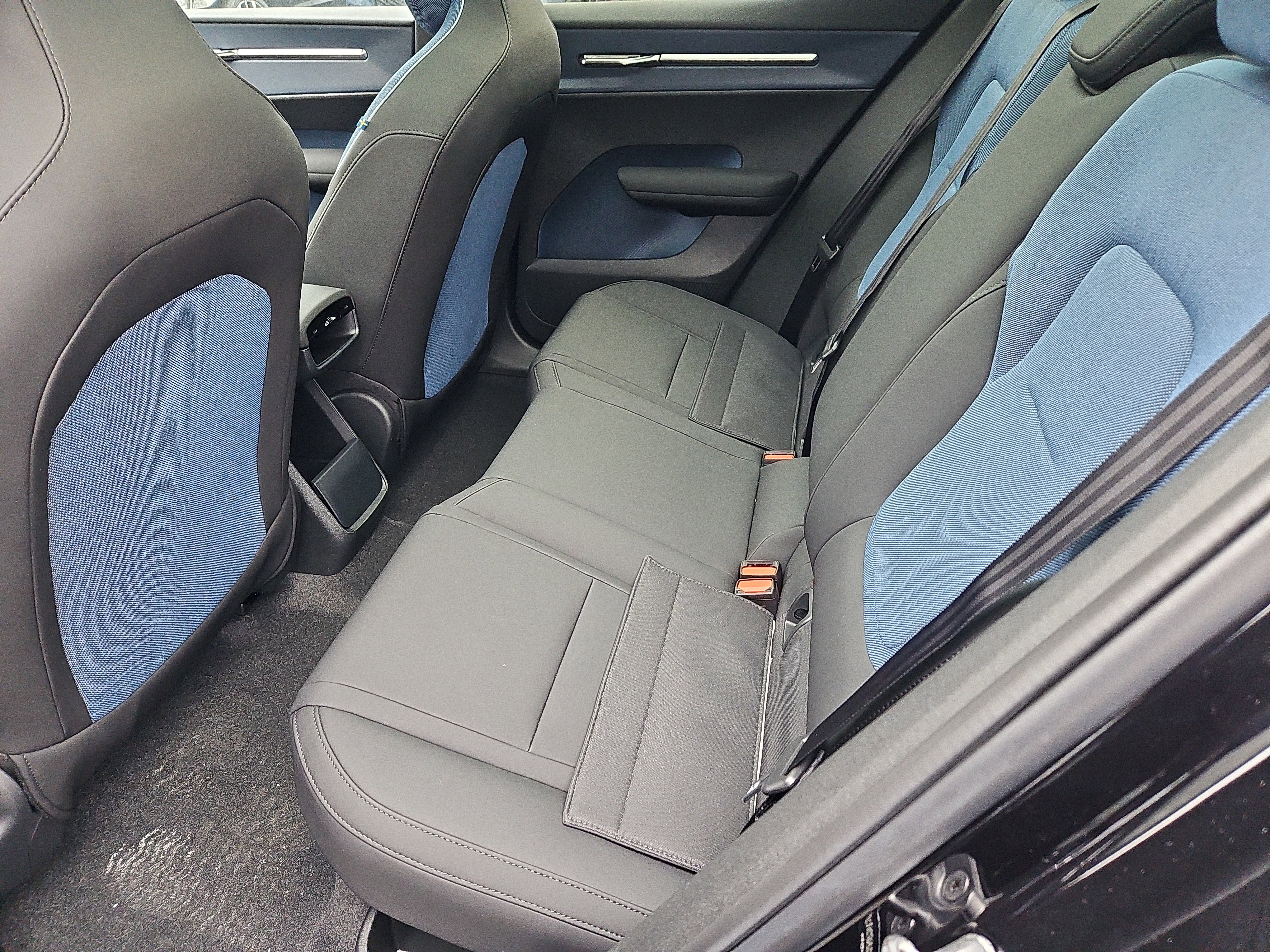 New 2026 Volvo EX30 Plus w/ Protection Package Premier AWD/4WD image 19