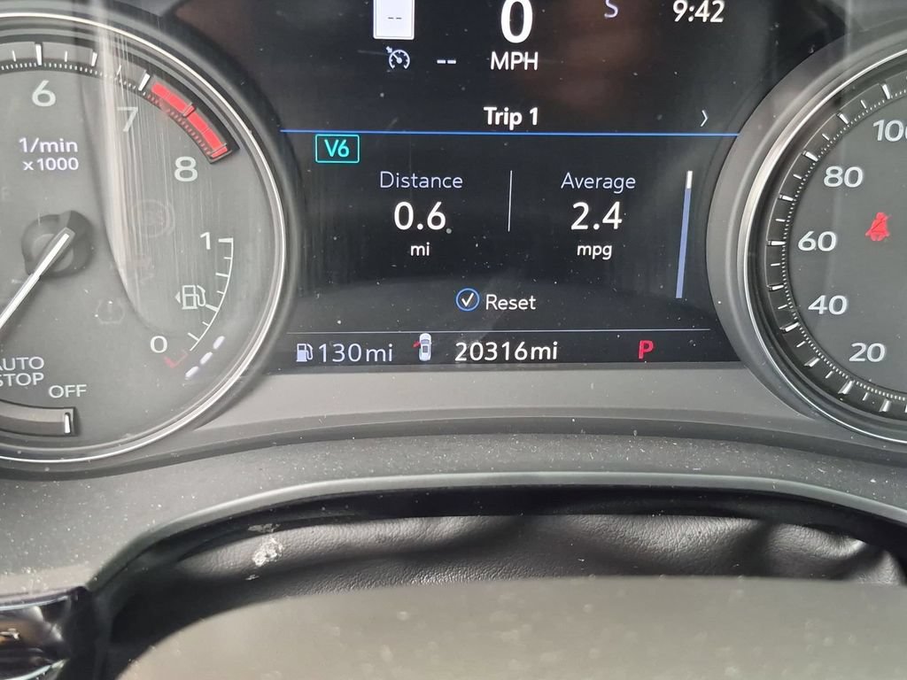 Certified 2024 Cadillac XT6 Premium Luxury w/ Technology Package FWD image 4