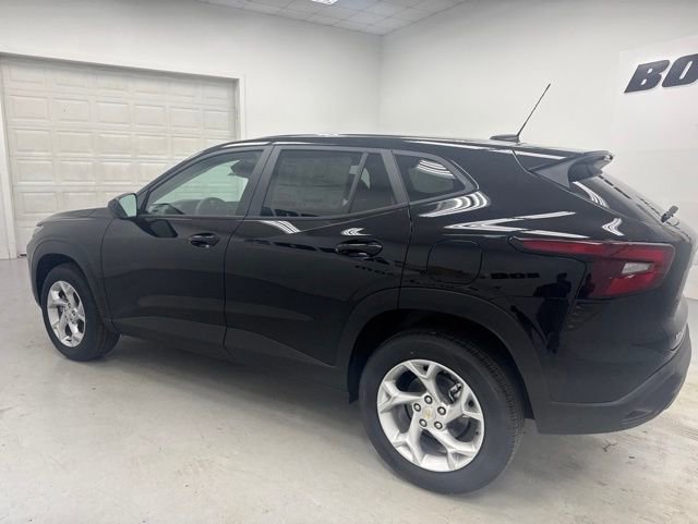 New 2026 Chevrolet Trax LS w/ LS Convenience Package FWD image 7