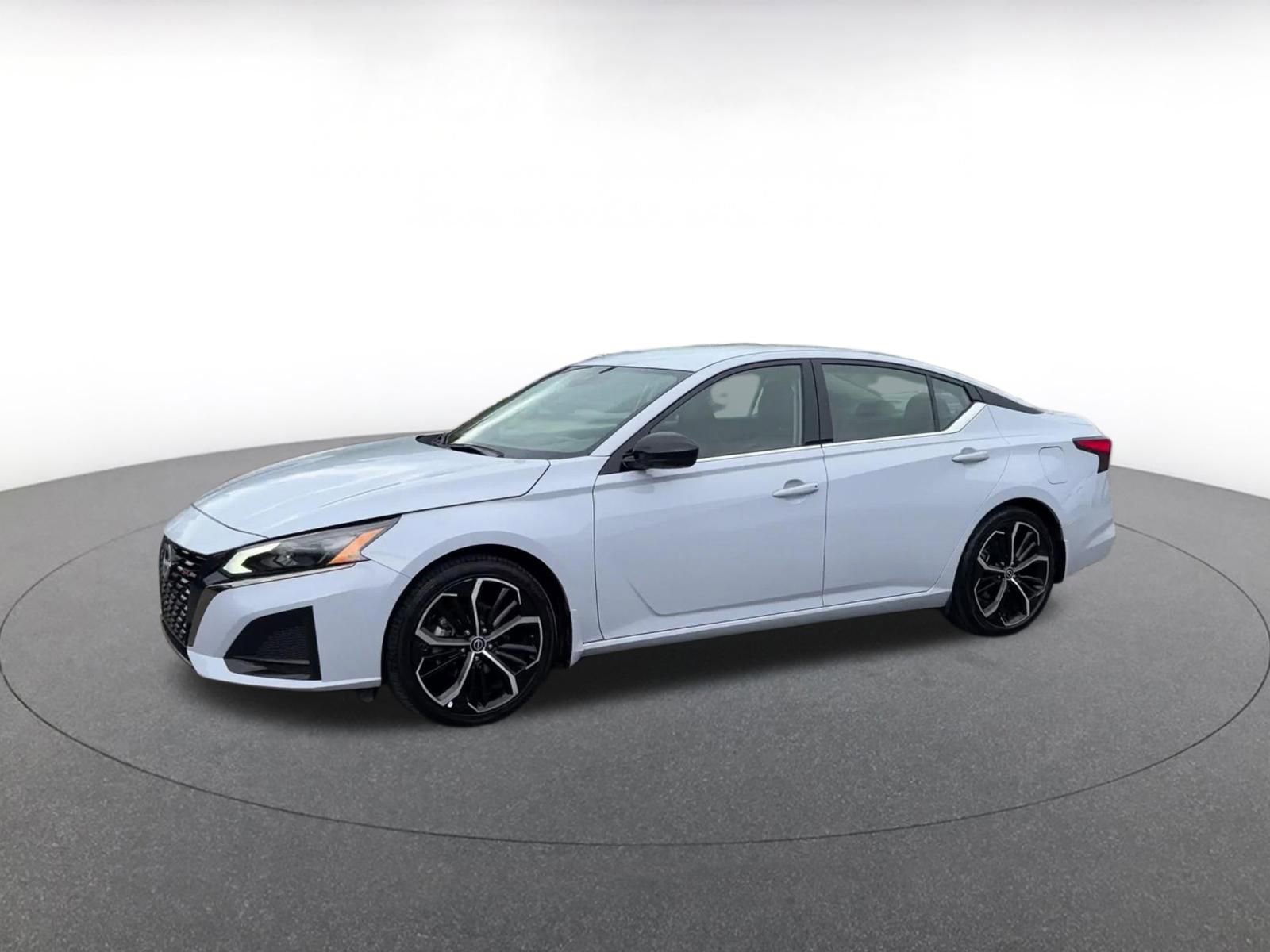 Used 2025 Nissan Altima 2.5 SR FWD image 8