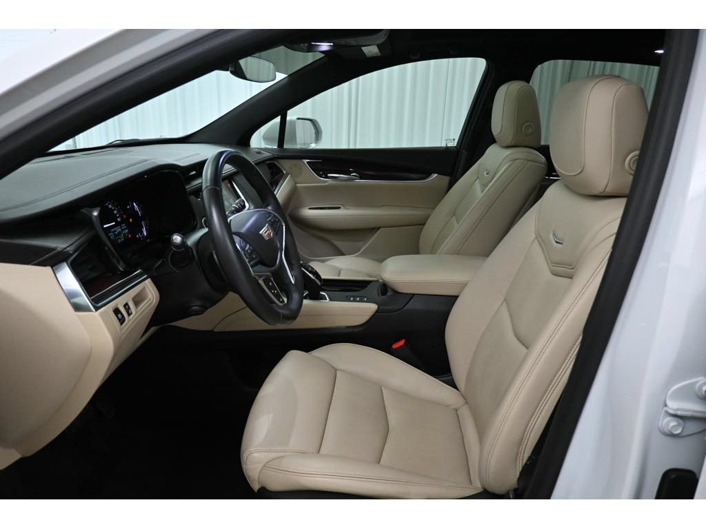 Used 2018 Cadillac XT5 Luxury w/ Driver Awareness Package AWD/4WD image 33