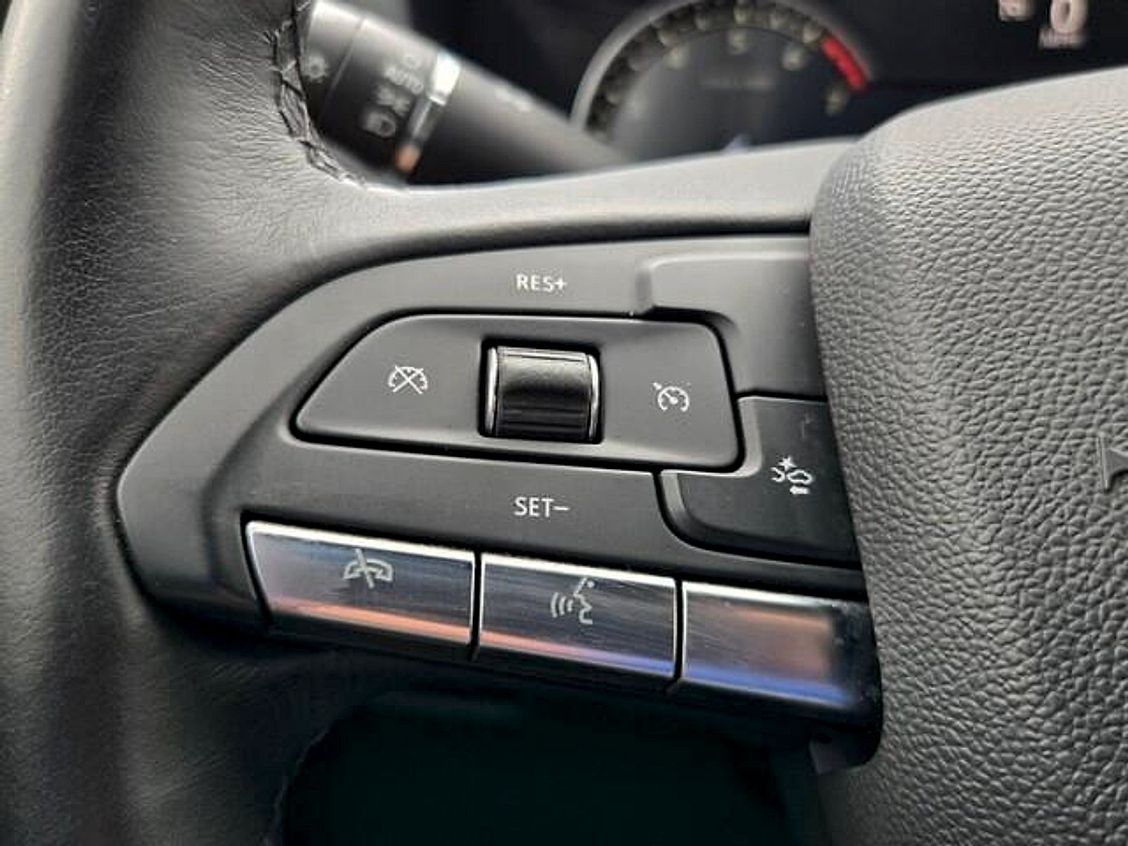 Used 2022 Cadillac XT4 Premium Luxury w/ Enhanced Visibility Package FWD image 23