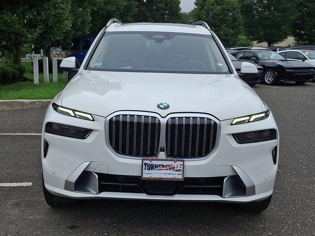 Used 2025 BMW X7 xDrive40i w/ Premium Package AWD/4WD image 8