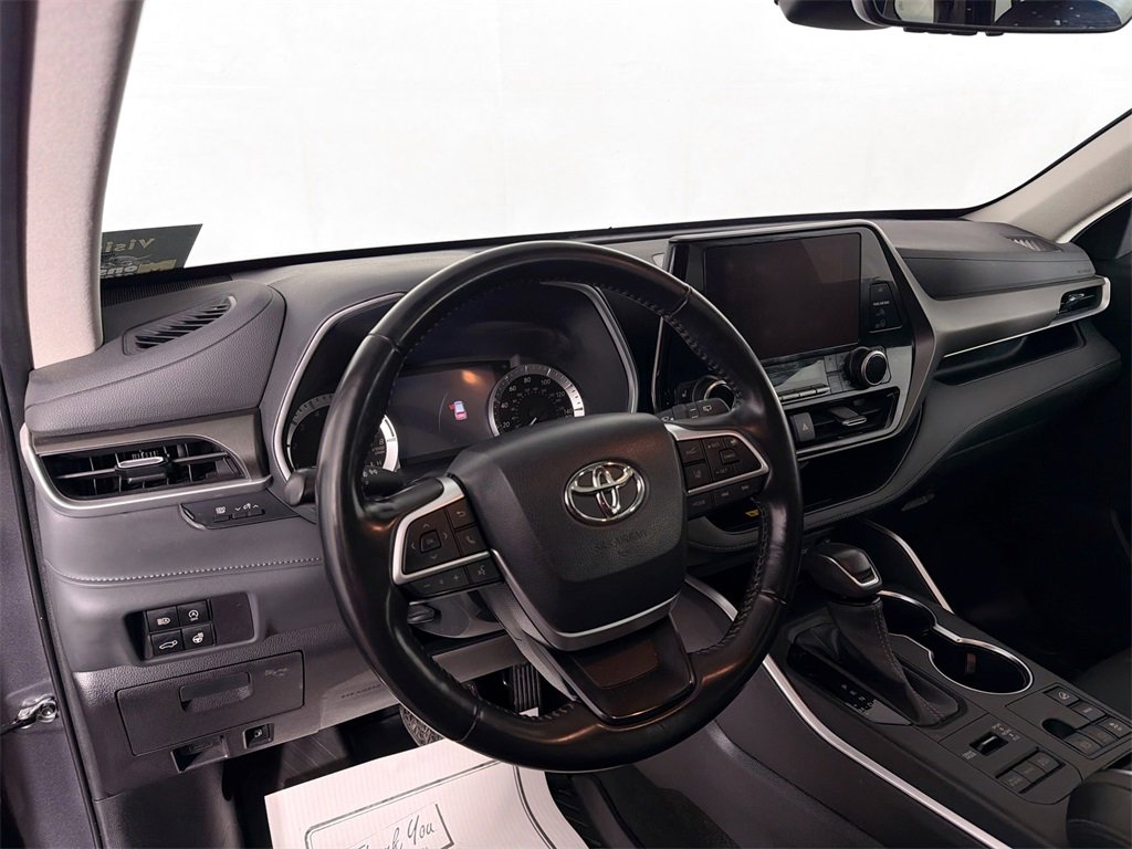 Used 2023 Toyota Highlander L image 9