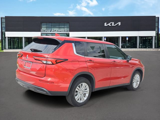 Used 2024 Mitsubishi Outlander ES FWD image 4