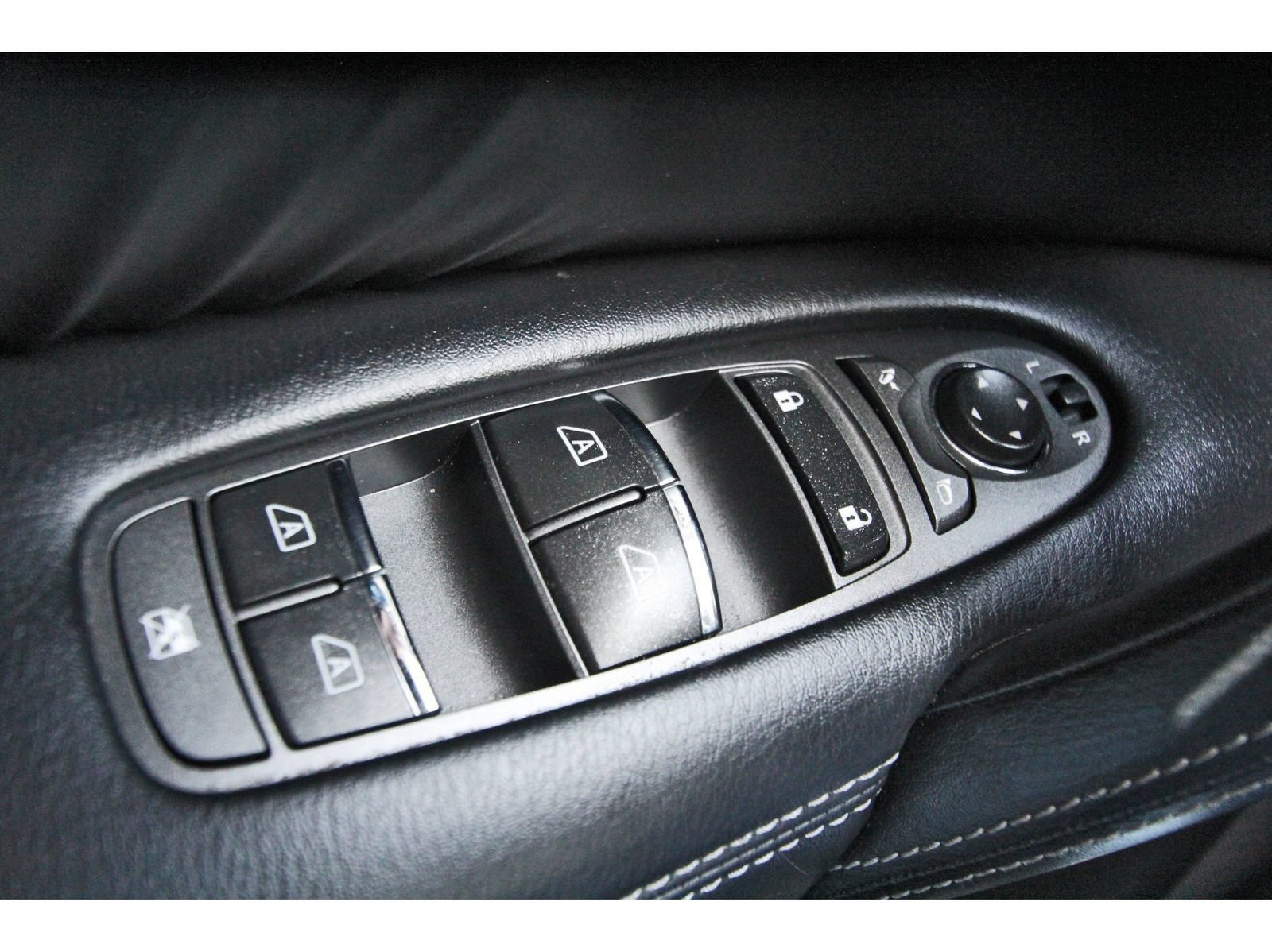 Used 2019 Nissan Armada Platinum w/ Captain's Chairs Package RWD image 18