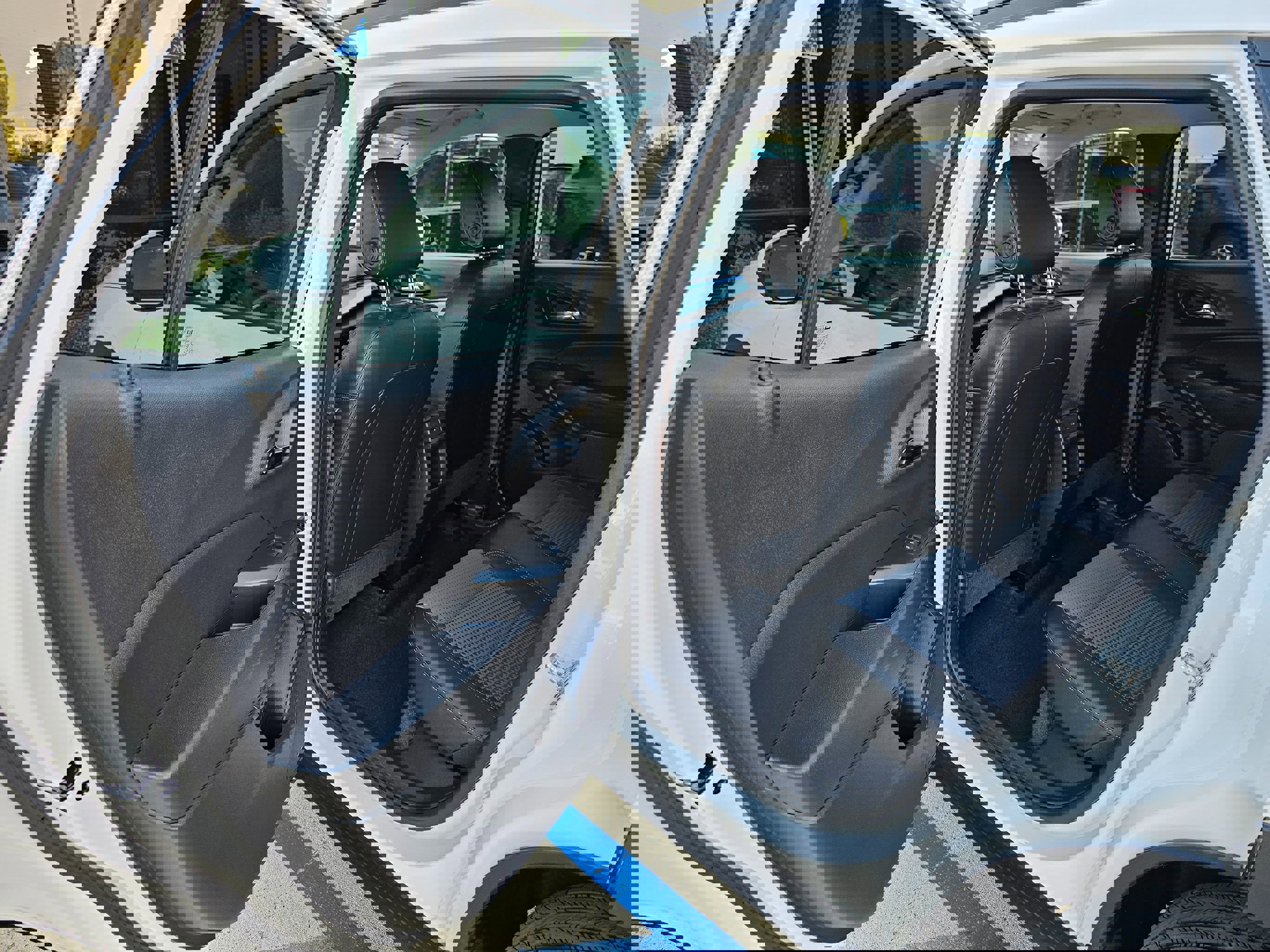 Used 2025 Chevrolet Trax LT w/ LT Convenience Package image 18