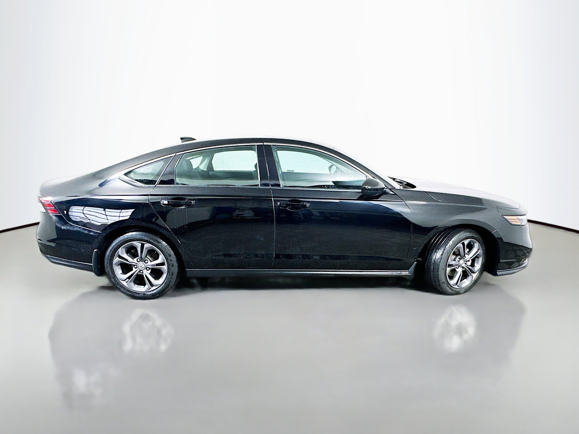 Used 2023 Honda Accord EX image 8