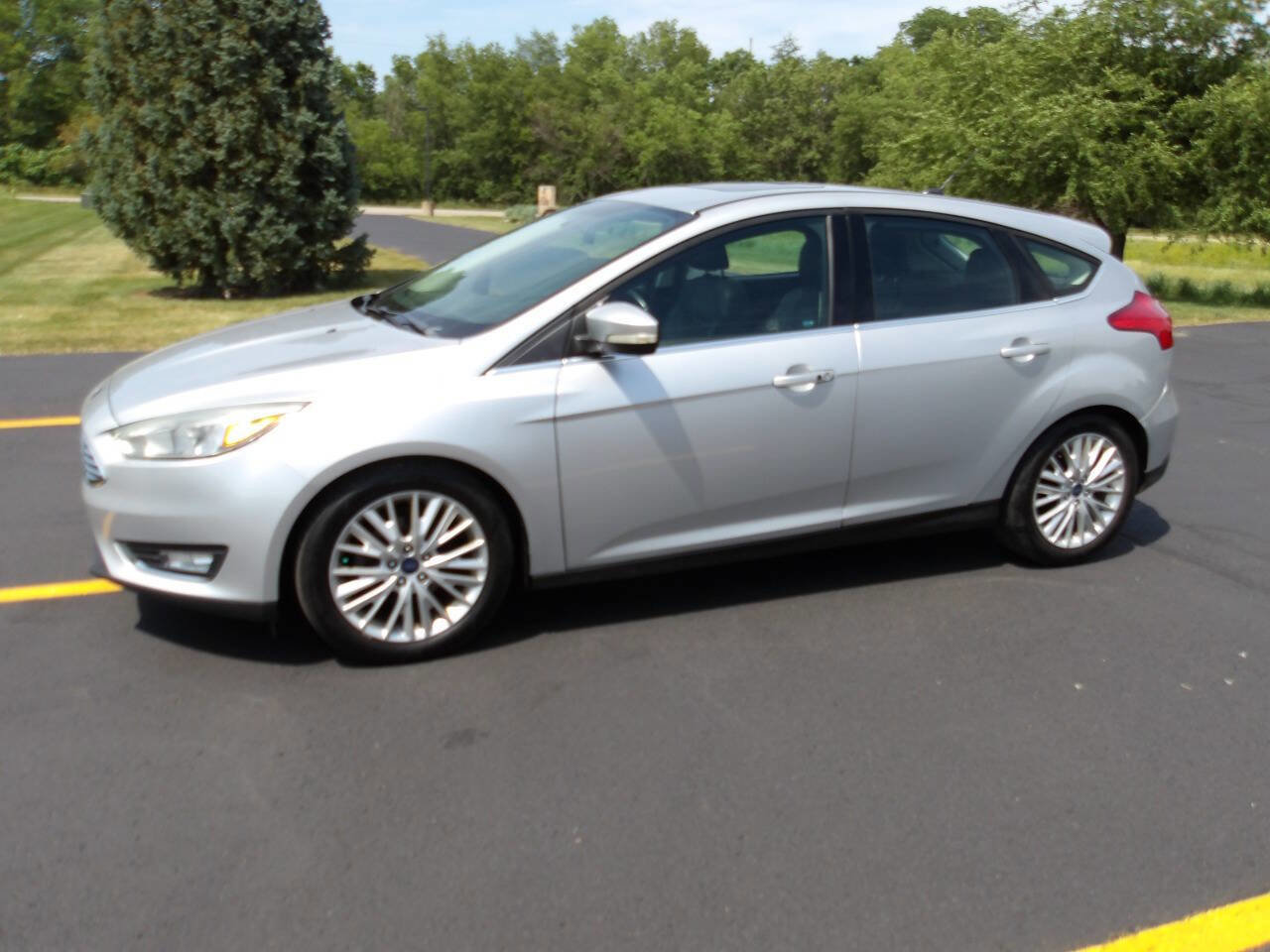 Used 2015 Ford Focus Titanium FWD image 9