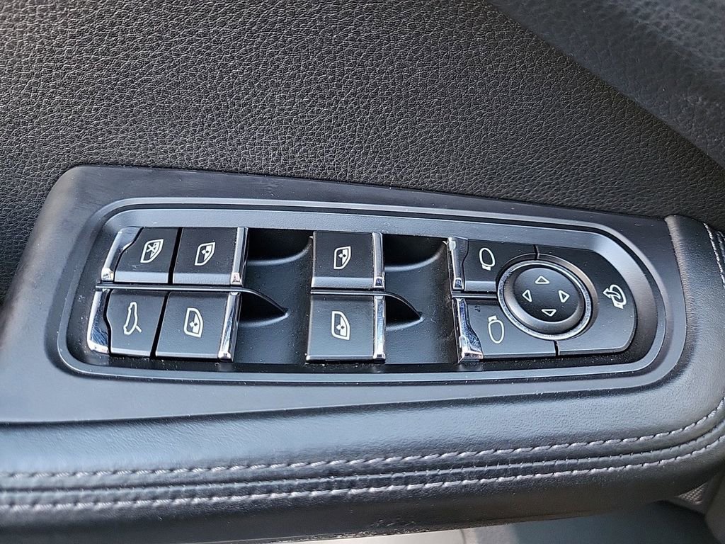 Used 2020 Porsche Macan Turbo image 11
