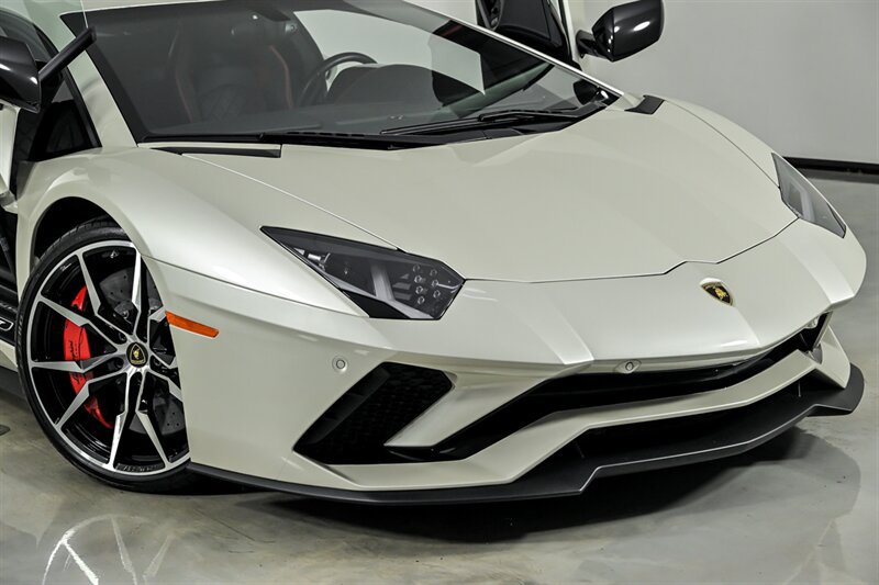 Used 2017 Lamborghini Aventador S AWD/4WD image 2