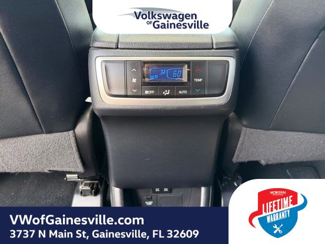 Used 2019 Toyota Highlander XLE FWD image 12