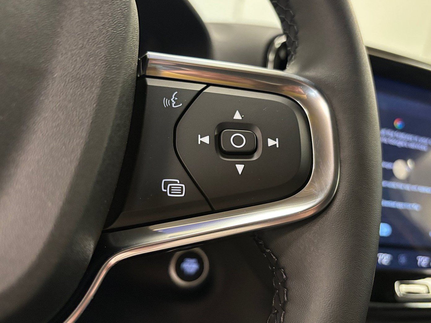 New 2026 Volvo XC40 B5 Plus w/ Protection Package Premier AWD/4WD image 37