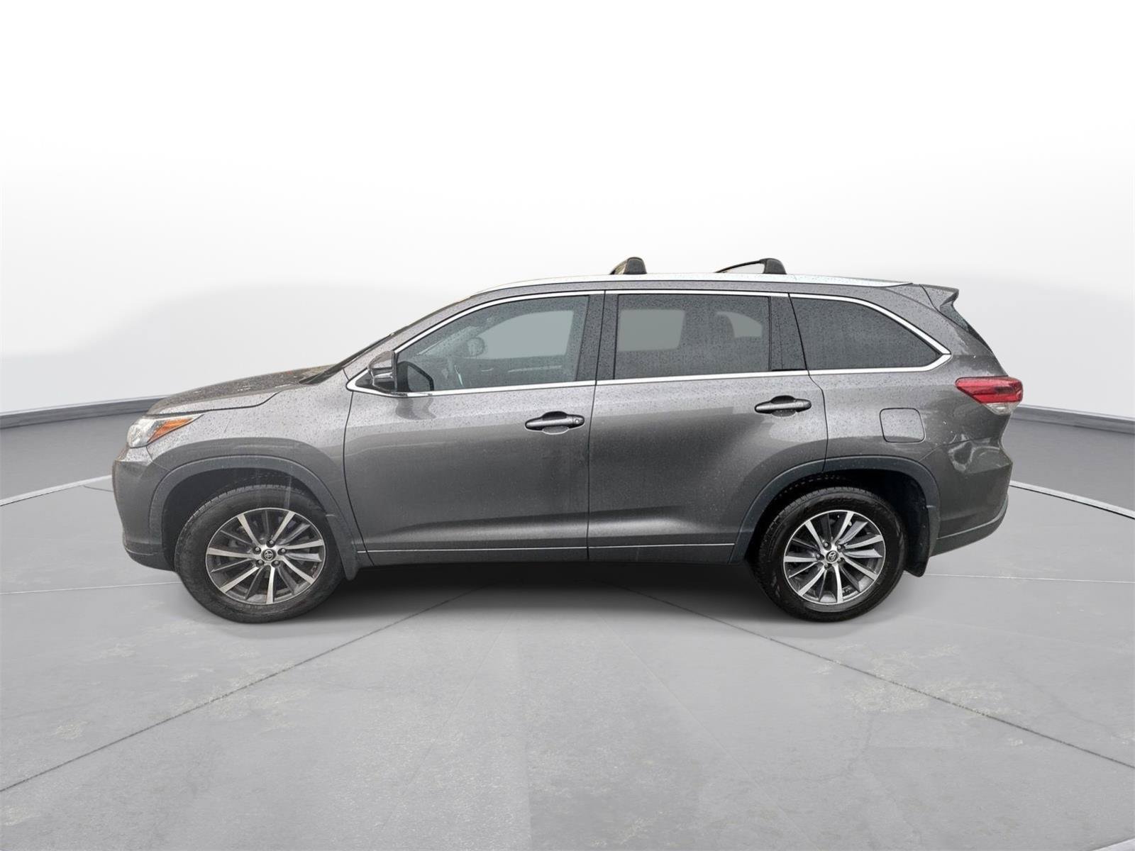 Used 2017 Toyota Highlander XLE AWD/4WD image 9