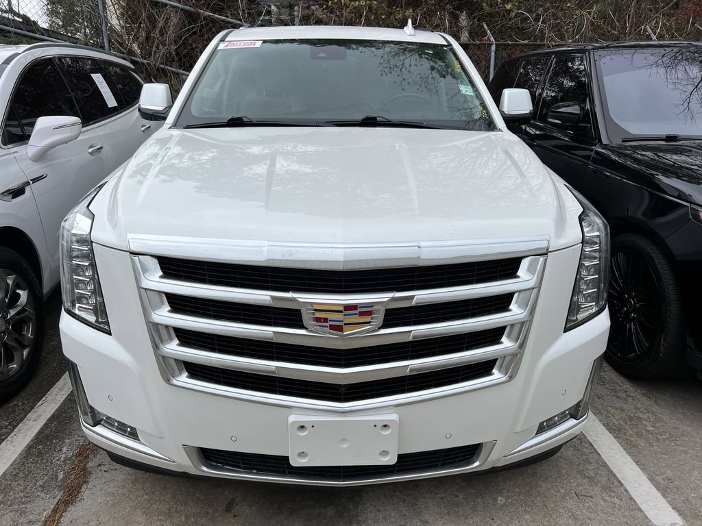 Used 2020 Cadillac Escalade Luxury image 3